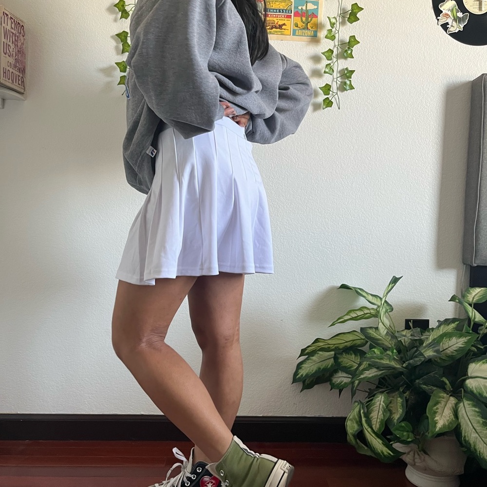 cute white tennis skirt size small !! - Picture 2 of 5